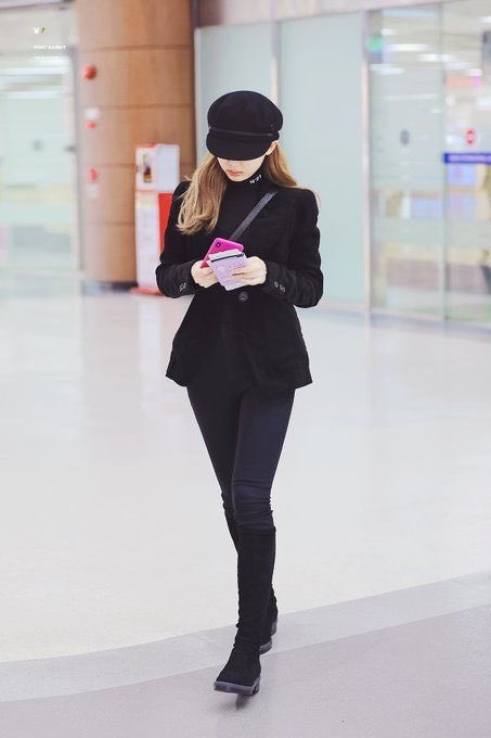 TWICE [2yeon Socmed AU]Im Nayeon is the CEO of Korea’s biggest company NYEntertainment. All was well until, a new bodyguard was assigned to her. Little did she know it was her High School Crush, Yoo Jeongyeon. Now everything is in the past, will Nayeon fall again for her?