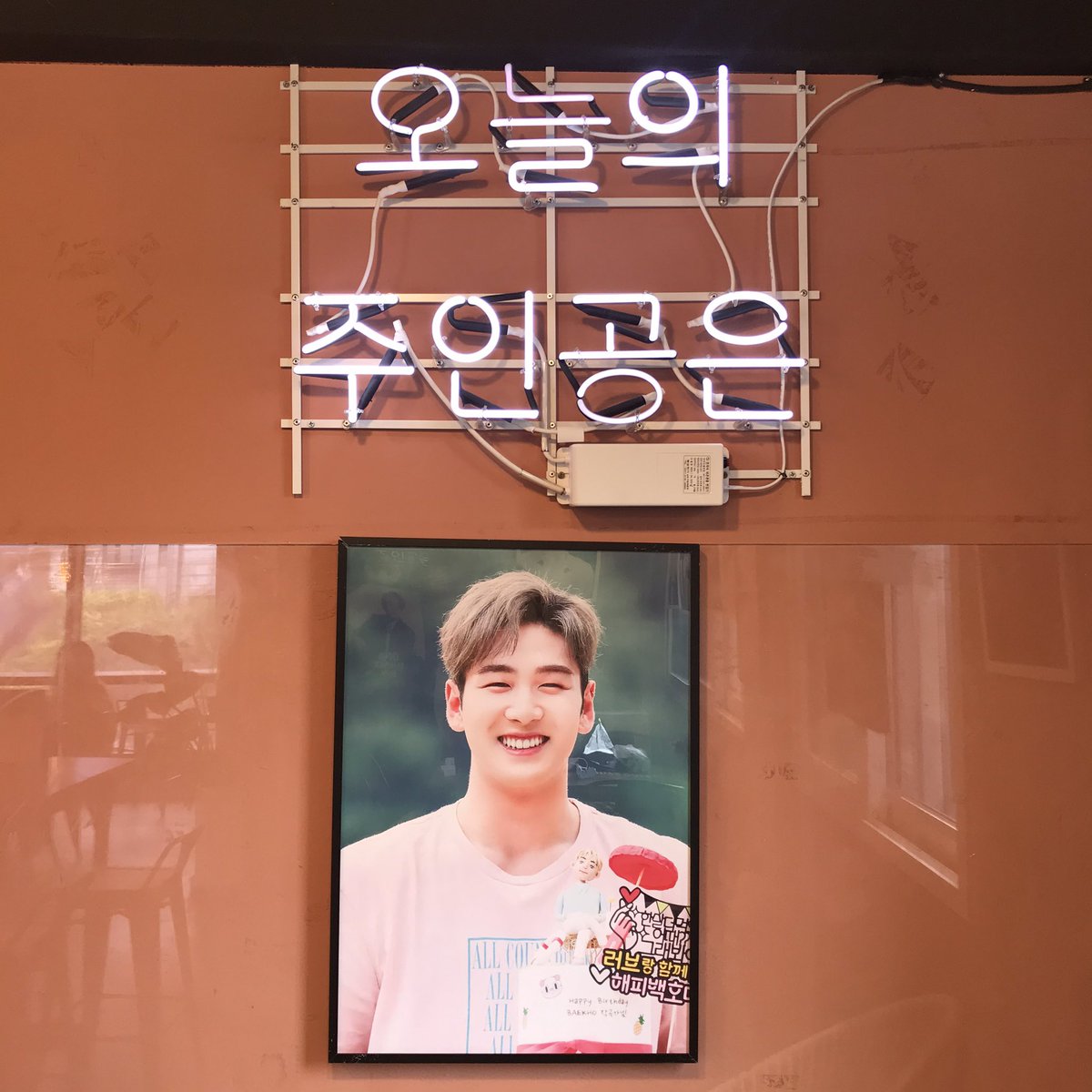 Real_Trueloveu's tweet photo. 4. 앤디스커피 홍대점❤️

동호가 부른 당니가 흘러나오는 앤디스커피!
눈물 훔치며 웃고있는 예쁜 동호 사진찍기😭
동호야 사랑해 생일 축하해❤️

@feelme721 이벤트 감사합니다아🤟💕

#HAPPY_SUMMER_BOY
#동호와_해피_FLEX https://t.co/7BEU0tYpr4