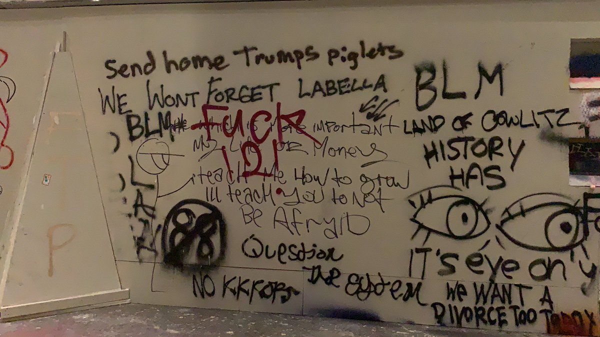 If you’re just tuning in, the federal courthouse is completely covered in graffiti, and has been for many weeks. You may have seen  @DHS_Wolf talk about “violent anarchists” doing graffiti on federal property? This is what he’s talking about. This is why feds are here, I guess.