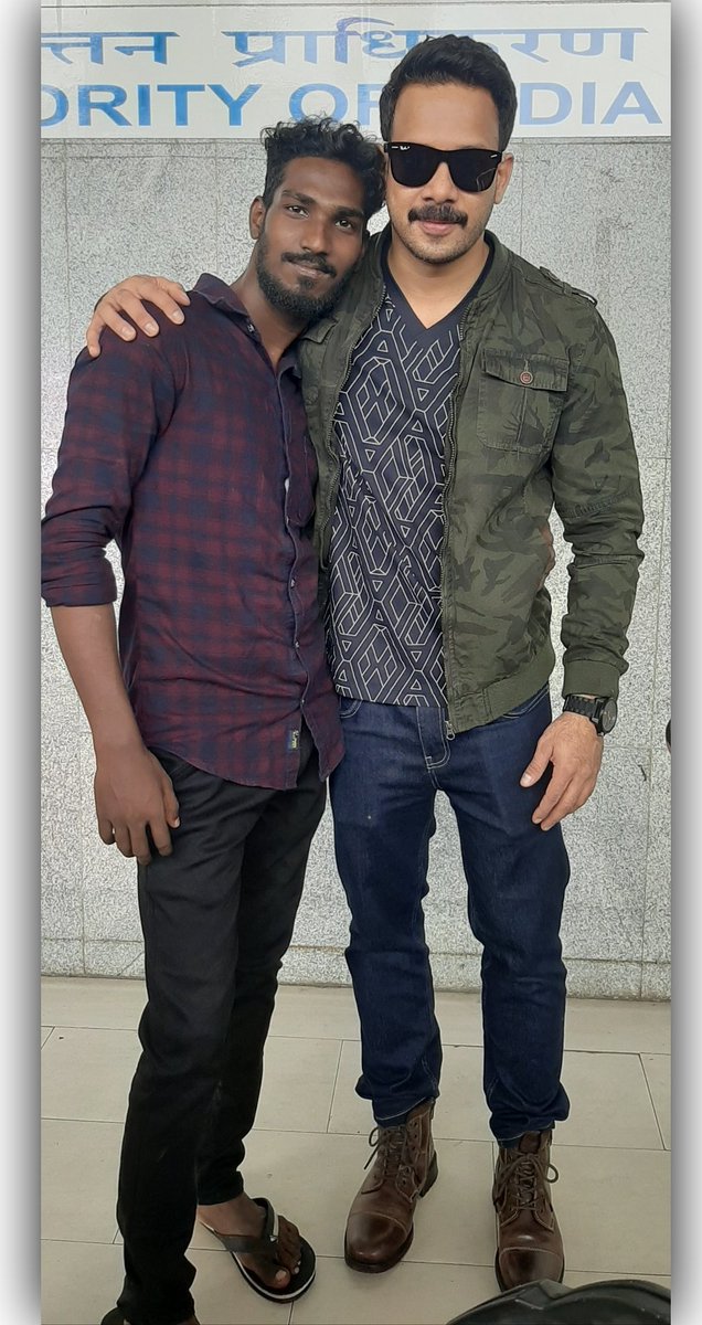 Lanatamil52gma1's tweet photo. #HBD_Bharath_Brother 🎂
#FitnessBoy #SixPackMan
#FitnessAddict #HardWork
#Singer 🎤 And #Dancer🕺
Waiting For #Naduvan 🎬
#BharathNiwas WITH #Me 👬🏻 https://t.co/J07RRELepq