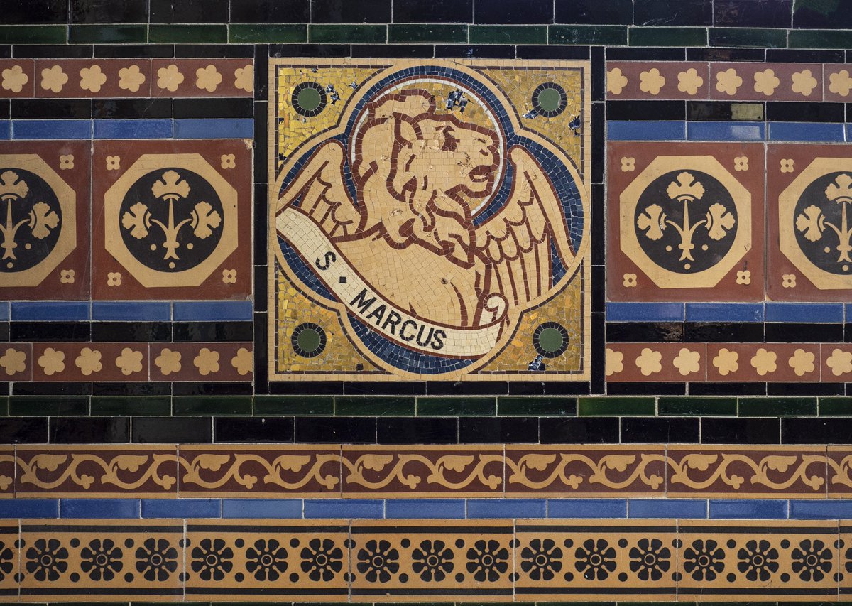 Here, the tiled chancel is bejewelled with richly decorated glazed and encaustic tiles, and mosaics to the Evangelists. The work was completed in 1874 in memory of Emma Hussey, a local landowner.2/4