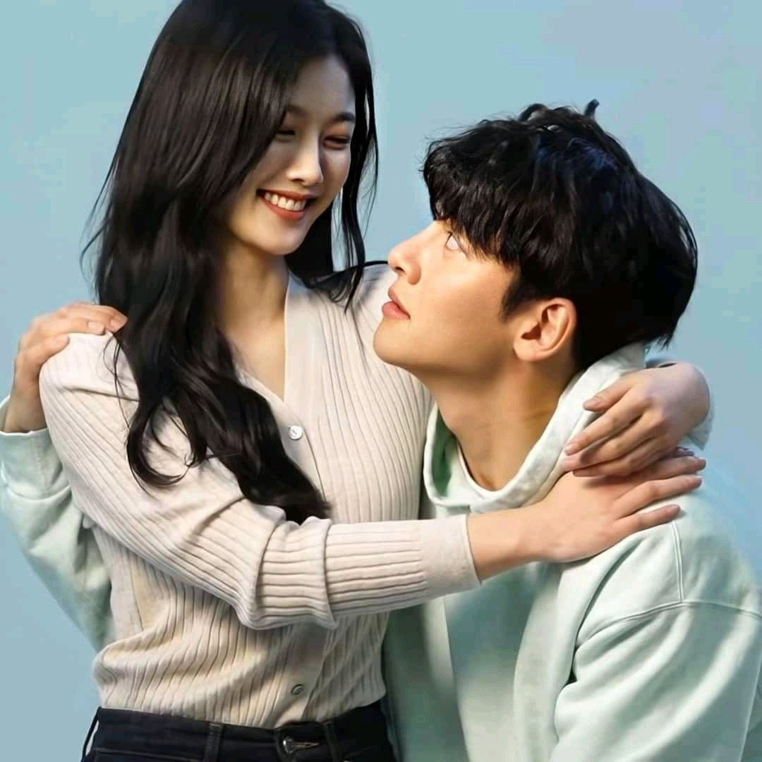 Elsasyavitri15's tweet photo. Walau usia mereka terpaut jauh, tapi kemistri mereka dapet banget sudah seperti sepasang kekasih beneran,, 😘😍 di film backstreet rookie.. 💟#BackstreetRookie
 #jichangwook @Jichangwook
#KimYouJung @kimyoujung_net
#BackstreetRookieep10 
#backstreetrokie #SBSテレビ https://t.co/JozWRkyRyX