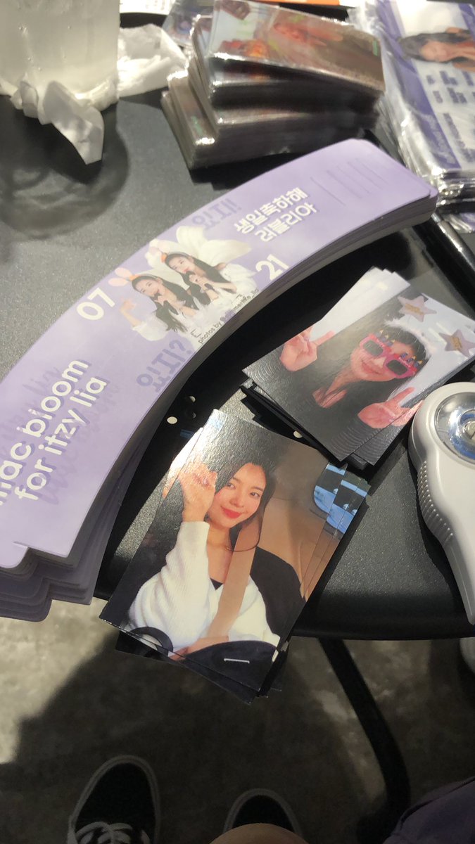 soaringwithyeji's tweet photo. last year lia cafe admins have dropped their cupsleeves and pcs at the admin table! do come and collect if u want them https://t.co/jfLT6AdocX