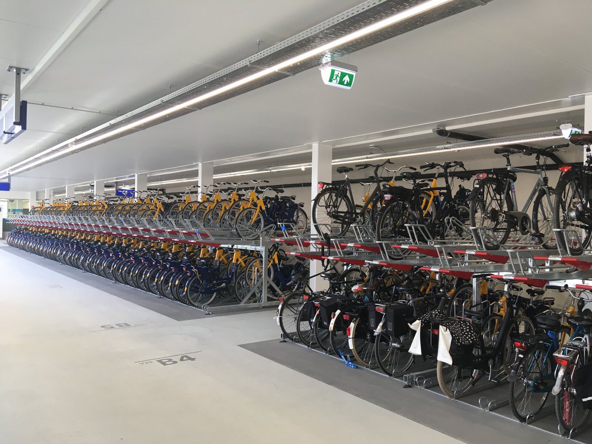 driaan_vd_Sande's tweet photo. Fietsen Stalling Noord bij station vanaf vandaag open.
Stalling postperron Spoorlaan is dicht en wordt verbouwd. https://t.co/gekHKptbBB