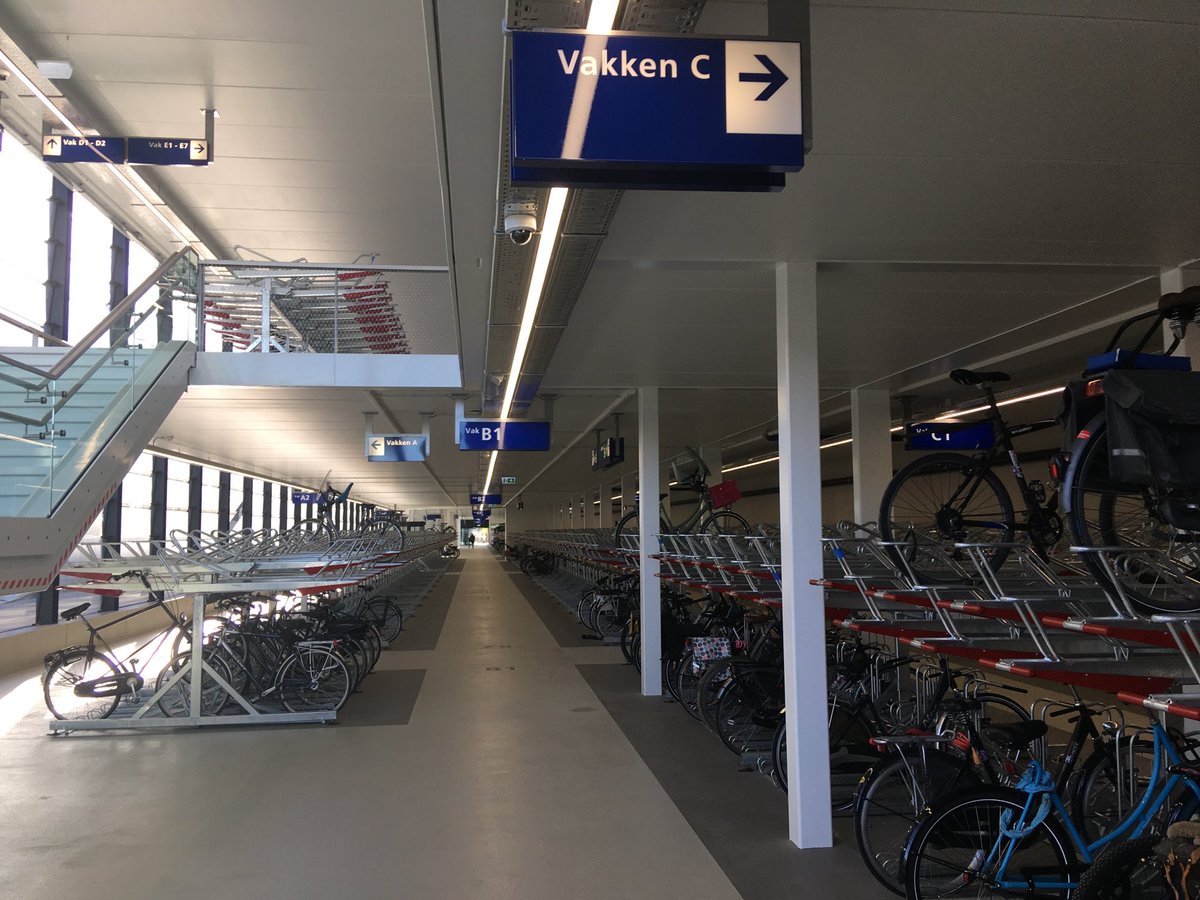 driaan_vd_Sande's tweet photo. Fietsen Stalling Noord bij station vanaf vandaag open.
Stalling postperron Spoorlaan is dicht en wordt verbouwd. https://t.co/gekHKptbBB