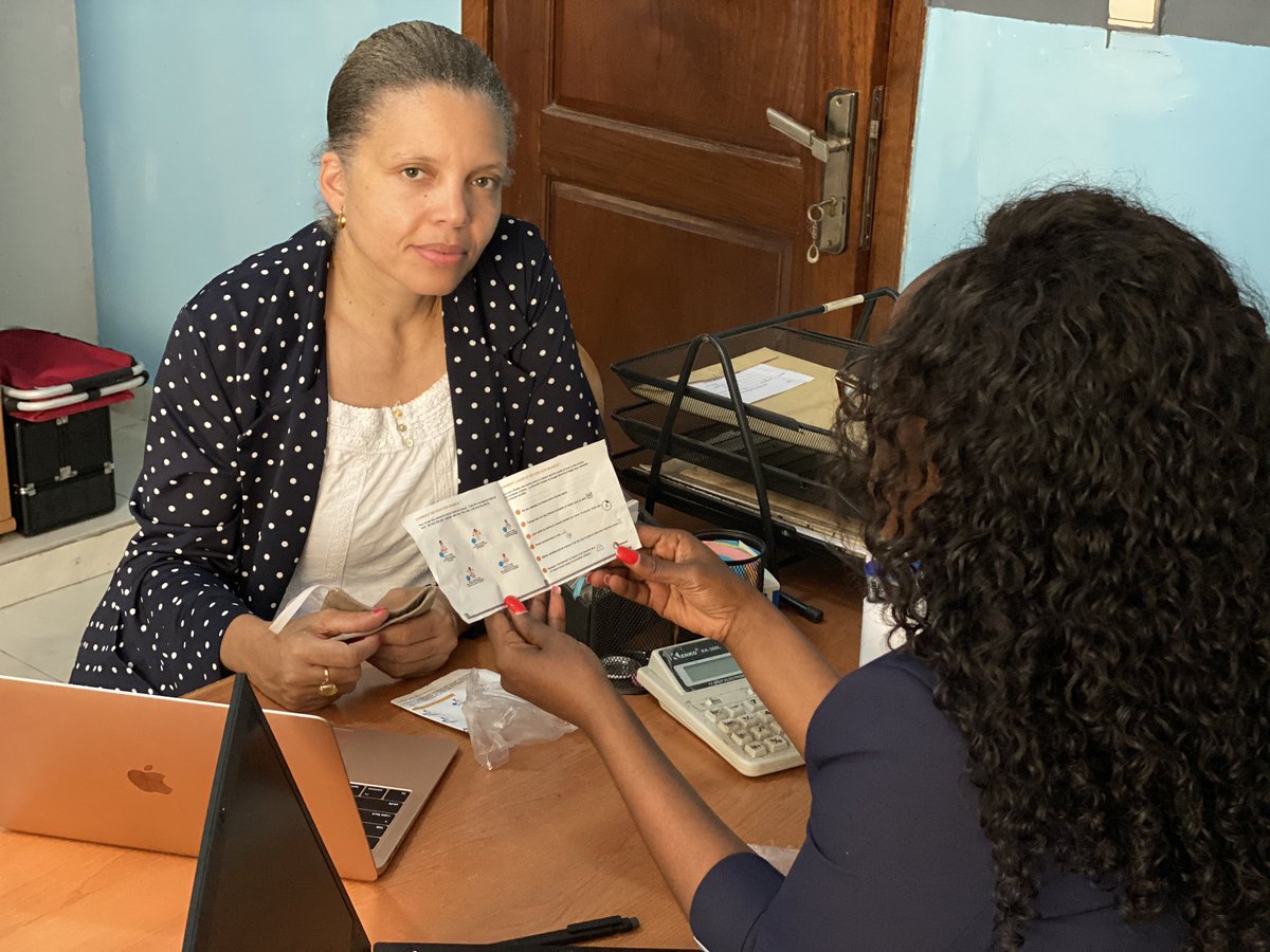afiamama's tweet photo. Nous avons eu l’honneur de recevoir Mme Valérie Maloba,conseillère en charge du partenariat du ministre #jeunesse @BillyKambale1 qui a présenté #masque😷 produit par les jeunes filles du programme #KITUMAINI appuyer par @UNFPARDC @SennenHounton @NicolasJSimard @annytenga @BLomeya https://t.co/DQWG8KpI3F