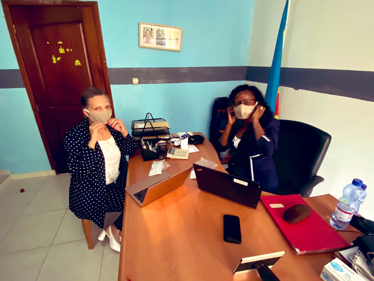 afiamama's tweet photo. Nous avons eu l’honneur de recevoir Mme Valérie Maloba,conseillère en charge du partenariat du ministre #jeunesse @BillyKambale1 qui a présenté #masque😷 produit par les jeunes filles du programme #KITUMAINI appuyer par @UNFPARDC @SennenHounton @NicolasJSimard @annytenga @BLomeya https://t.co/DQWG8KpI3F
