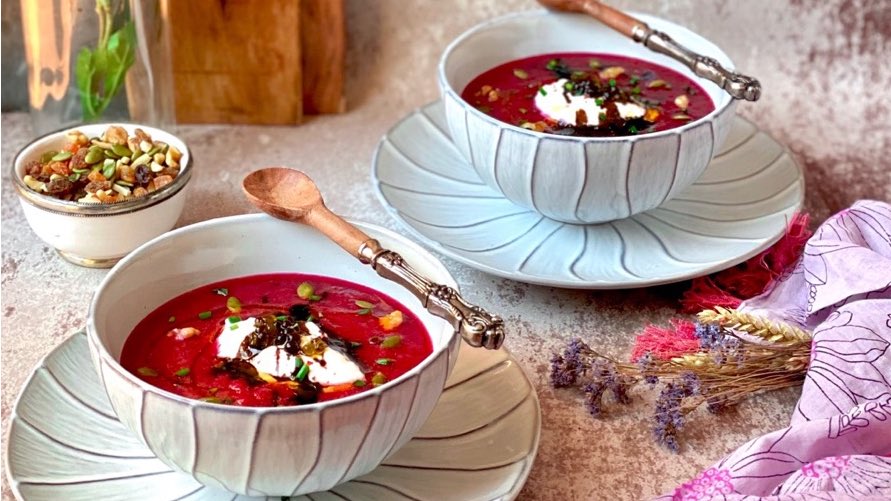 🌟 GAZPACHO DE REMOLACHA CON QUESO RICOTTA 🌟 Una de las recetas que repito cada verano es este delicioso gazpacho. Ya tenéis la receta disponible en irenecocinaparati.com/gazpacho-de-re…
#gazpacho #receta #cocina #platos #verano #remolacha #queso #cheese #healthy #HealthyFood #vegetariano