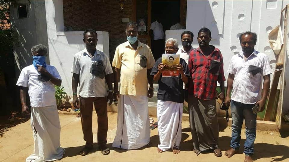 i_am_jemini's tweet photo. நிலக்கோட்டை சட்ட மன்ற தொகுதி,  நூத்துலபுரம் ஊராட்சி செயலாளர் திரு N.கண்ணன் அவர்கள்  தலைமையில் மாநில அரசின் மின்கட்டண உயர்வை கண்டித்து கழக நிர்வாகிகளால் கருப்பு கொடியேந்தி கண்டன முழக்கங்கள் எழுப்பி ஆர்ப்பாட்டம் நடைபெற்றது
@arivalayam
@mkstalin
@DMKITwing 
#EPSஅடிக்கும்_EBகொள்ளை https://t.co/GhdtIHlV7C