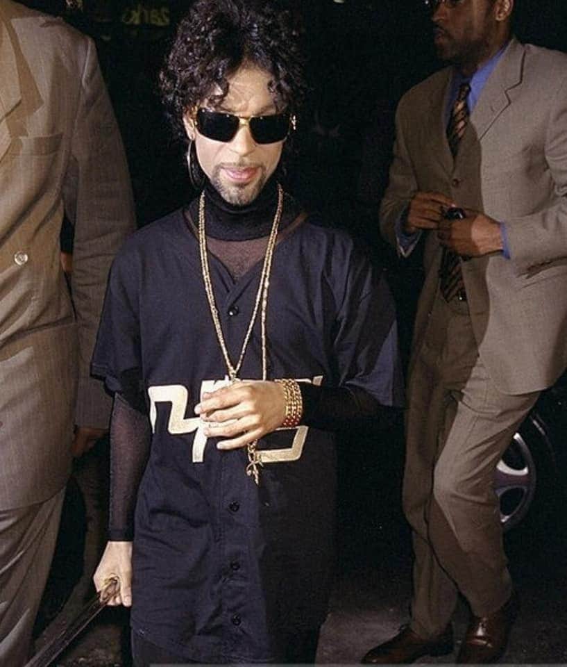He was one of the coolest muthaFunka on da Planet #KimBerryOnSet #Prince #mywork #imageconsultant #celebritystylist #Author #DiamondsandCurlz
.Diamondsncurlz.com