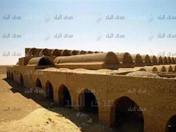 باريس:

هي مدينة صغيرة تقع علي بعد 90 كم من واحة الخارجة عاصمة محافظة الوادي الجديد جنوبي غرب مصر.
م...