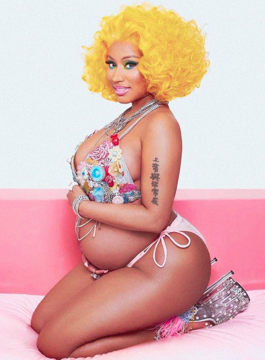 NickiOnChart's tweet photo. .@NICKIMINAJ has earned the most liked photo by a female rapper in history on Instagram with over 9.5 million likes, achieving this with her pregnancy reveal post. https://t.co/fPIAKJF8qy