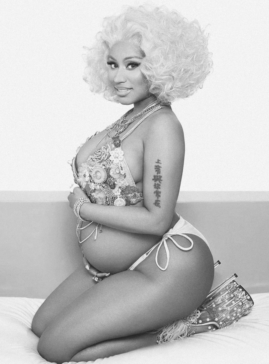 NickiOnChart's tweet photo. .@NICKIMINAJ has earned the most liked photo by a female rapper in history on Instagram with over 9.5 million likes, achieving this with her pregnancy reveal post. https://t.co/fPIAKJF8qy
