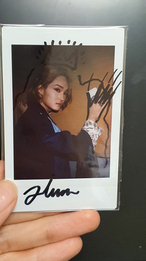 Jiwan's Signed Polaroid (cr to  @jjjjjyou_ nim) https://twitter.com/jjjjjyou_/status/1285134242414948353
