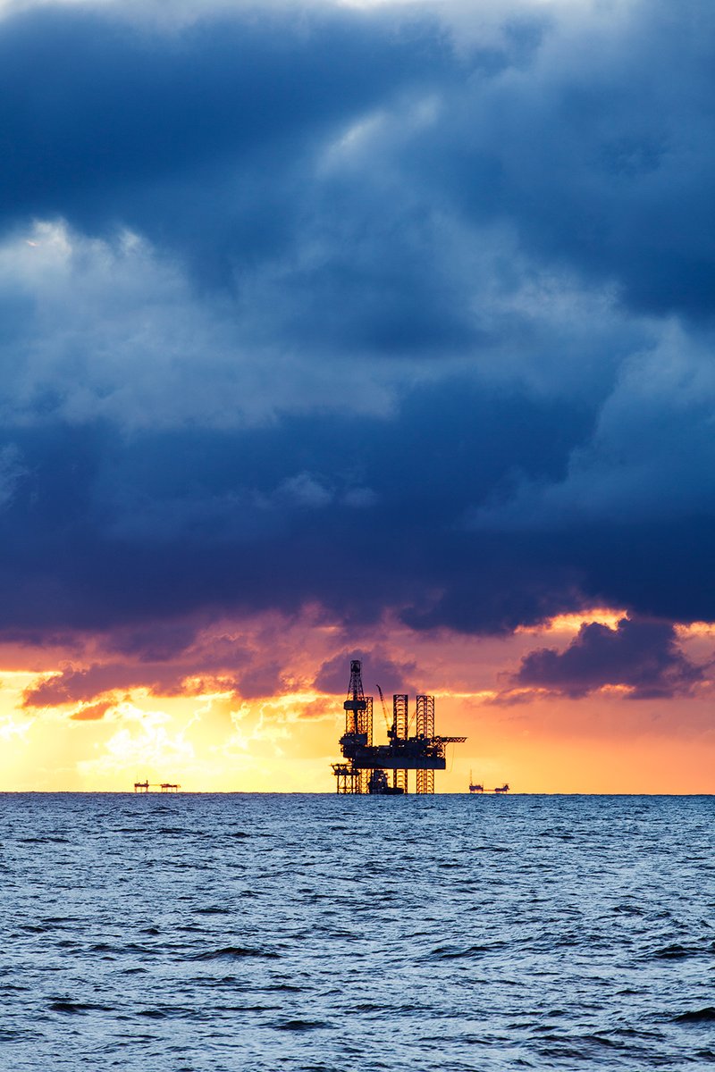 SPGEnergyOil's tweet photo. #Total, #Exxon demobilize PNG #LNG expansion workers due to COVID-19: #OilSearch 

➡️ Lower staffing part of Oil Search's global layoffs
➡️ Further complicates already delayed LNG project

Full story: https://t.co/1sZ2MqpWdZ https://t.co/rFyDp5iNes