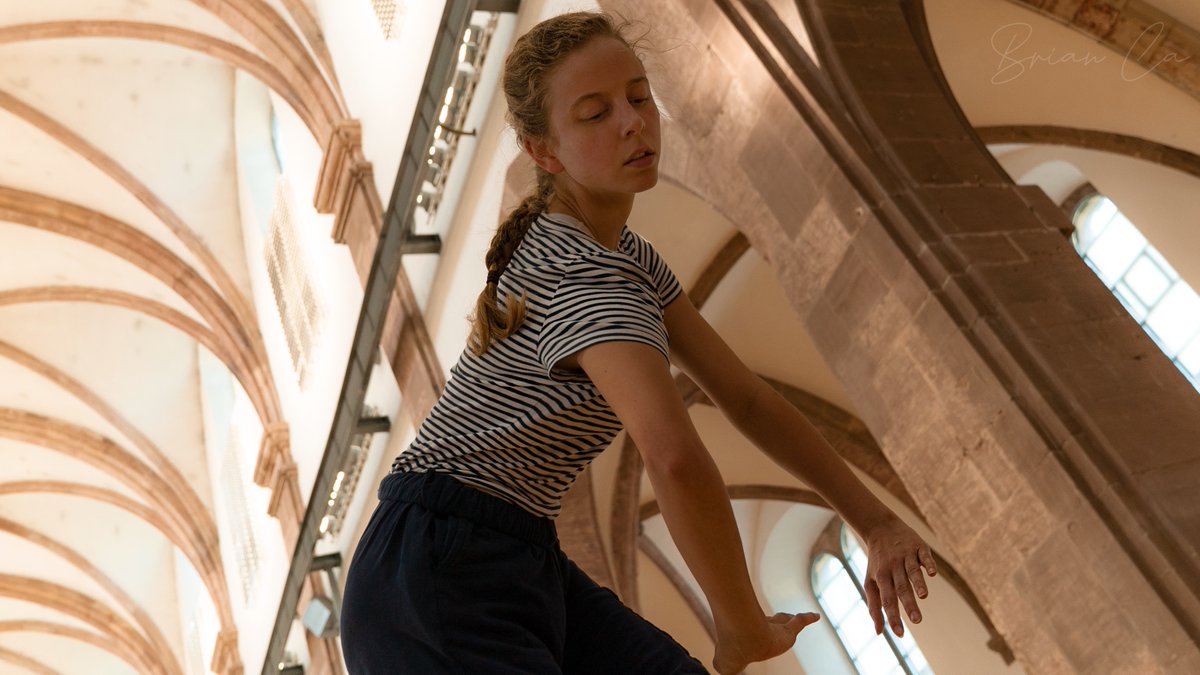 ElisaSchilling's tweet photo. INTRODUCING the DANCERS of HEAR EYES MOVE:

Today it's Elisabeth Christine Holth's turn who joined us from Norway.

Picture by @BrianByCa https://t.co/2o7OUlPnX3