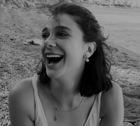 muglaedutr's tweet photo. Bugün çok üzücü bir haberle uyandık. Umutluyduk oysa. Pınar henüz 27 yaşındaydı. Gülüşü anlatıyordu yaşamı ne kadar sevdiğini. 
Mekânı cennet olsun...

Bugün yeni bir sayfa açalım, bu son olsun…

#KadınaSiddeteDurDe  #pinargultekin https://t.co/x6PtyQ5Pwl