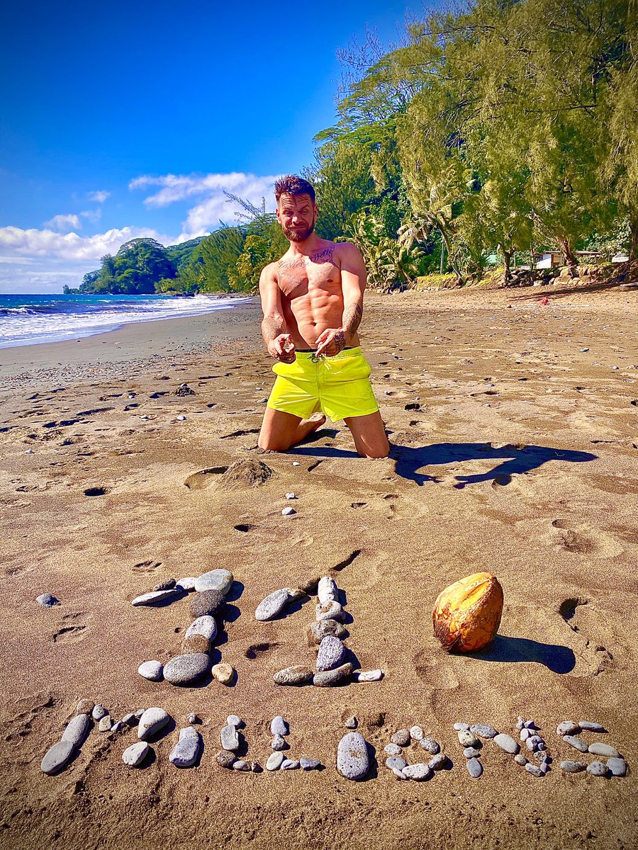 KeenvOfficiel's tweet photo. 11 millions de vues pour le clip de #tahiti merci 11 millions de fois https://t.co/QZ9layPt4K https://t.co/2IqqDENHze