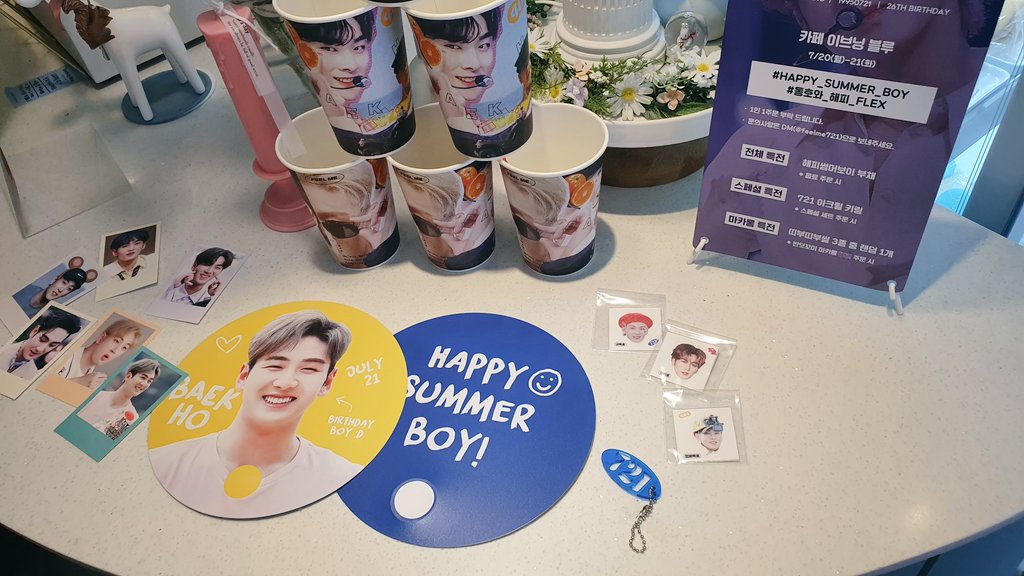 skyho_0721's tweet photo. 반딧꼬미 마카롱이랑 키링 성공해서 나를 행복하게 해준 카페 이브닝블루
이벤트 감사해요 
#HAPPY_SUMMER_BOY
#동호와_해피_FLEX 
@feelme721 https://t.co/wrl86rYyjH
