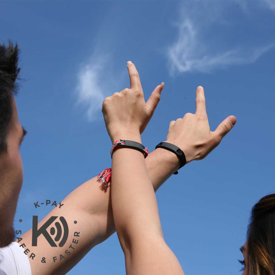 KpayWearables's tweet photo. Going to the beach and want to wear your money? Check out our versatile Mavericks straptag. Either weave a strap through it and wear as a bracelet, or put on your key fob. Get yours today. 

#paymentwearable #tapandgo #staysafe  #payinstyle #moneymatters #techmeetsjewellery https://t.co/uZxHrMssnK
