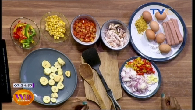 TVCconnect's tweet photo. Hey foodies! ๐ We gat you. Egg and plantain frittata 'bout to be 'downed! ๐ #WakeUpNigeriaOnTVC #breakfast #ChefDeborah https://t.co/jVsGwgjnuM