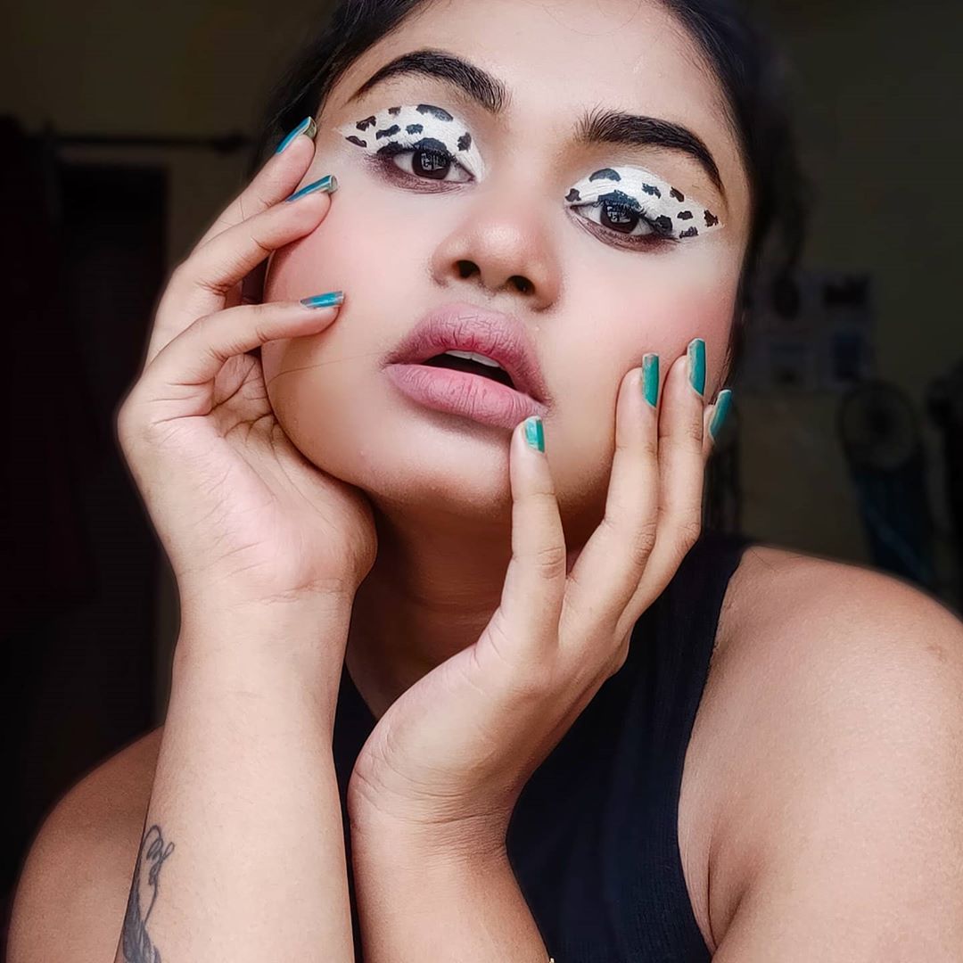 glamsocialin's tweet photo. "Team #GlamSocial presents a cow eye look by @ishani.chakraborty96 (IG). Do check her profile for more interesting looks.
If you want to feature your animal look @glamsocial.in, simply follow & tag us."
#glamsocial #vocalforlocal #indianmua #animalprintmakeup #graphiceyes https://t.co/fOPwrIdVnz
