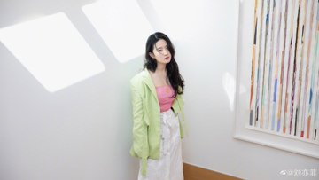 Yifei's Sina พ.ค.- ส.ค. 2563 EdbpAOxVcAALA-5?format=jpg&name=360x360