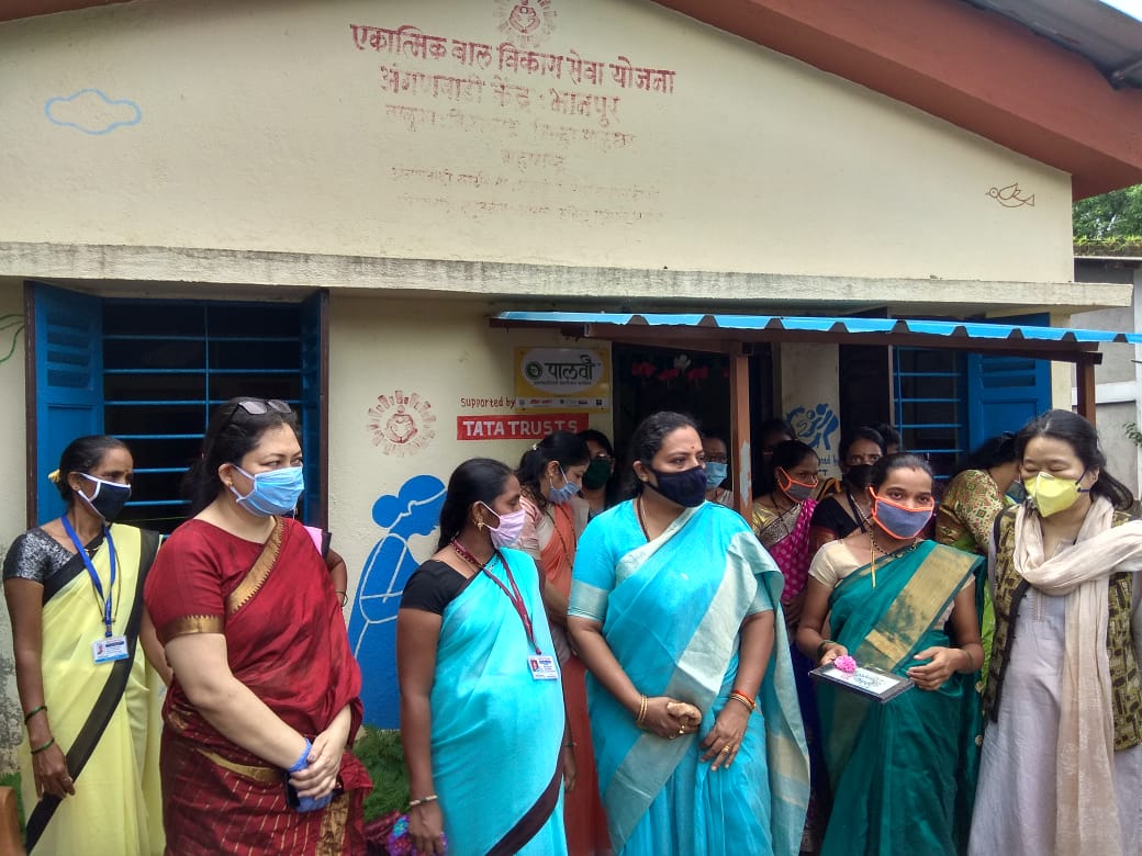 Tiksha_S's tweet photo. Hon. WCD Minister Adv Yashomati Thakur ma'am, WCD Secretary I.A.Kundan ma'am, ICDS Commisioner Indra Malo ma'am visited Palghar District. Discussed about interventions for improving nutrition status of Women and Children. #KuposhanMuktaPalghar
@POSHAN_Official @MinistryWCD https://t.co/3Eqo8Mttlr