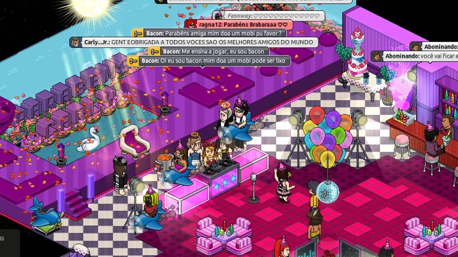 whodatflop's tweet photo. Hoje eu tive meu primeiro aniversário surpresa, eu não tenho palavras para agradecer ou descrever o quão feliz eu fiquei, vocês me fizeram chorarkkkk, eu agradeço demais por ter pessoas incriveis ao meu lado para dividir esse momento, apesar de ser virtual EU CONSIDERO MUITO (+) https://t.co/Rjpl3PTeqn