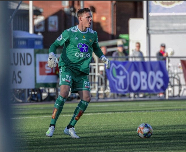 Keeper med utgående kontrakt! Ta kontakt via link. 
#fotball #spiller 

finndinspiller.no/spillere/spill…