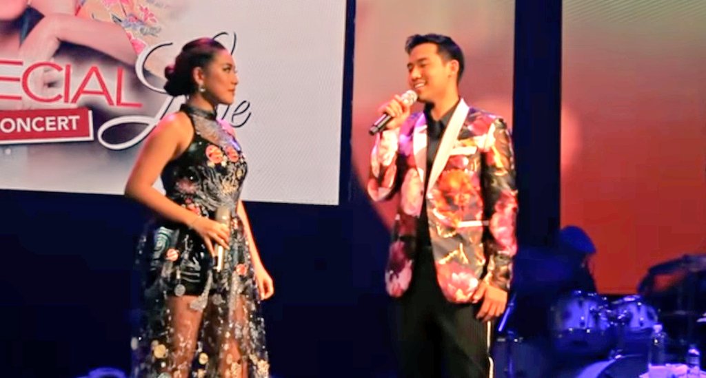 KeRiBellesOFC's tweet photo. Kaya't Anong Swerte Ko X Kahit Man Lang Sa Pangarap (MY SPECIAL LOVE #BoBreyinCONCERT)
----
Link:
➡️ https://t.co/bj4ElgNF3l
----
#KenChan #RitaDaniela #RitKen https://t.co/SxKaZnAW7W
