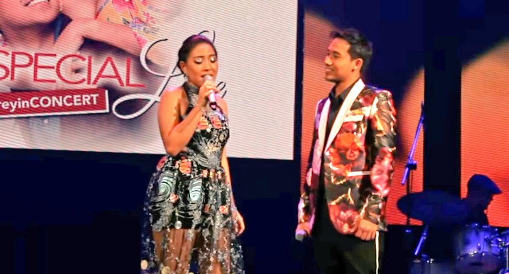 KeRiBellesOFC's tweet photo. Kaya't Anong Swerte Ko X Kahit Man Lang Sa Pangarap (MY SPECIAL LOVE #BoBreyinCONCERT)
----
Link:
➡️ https://t.co/bj4ElgNF3l
----
#KenChan #RitaDaniela #RitKen https://t.co/SxKaZnAW7W