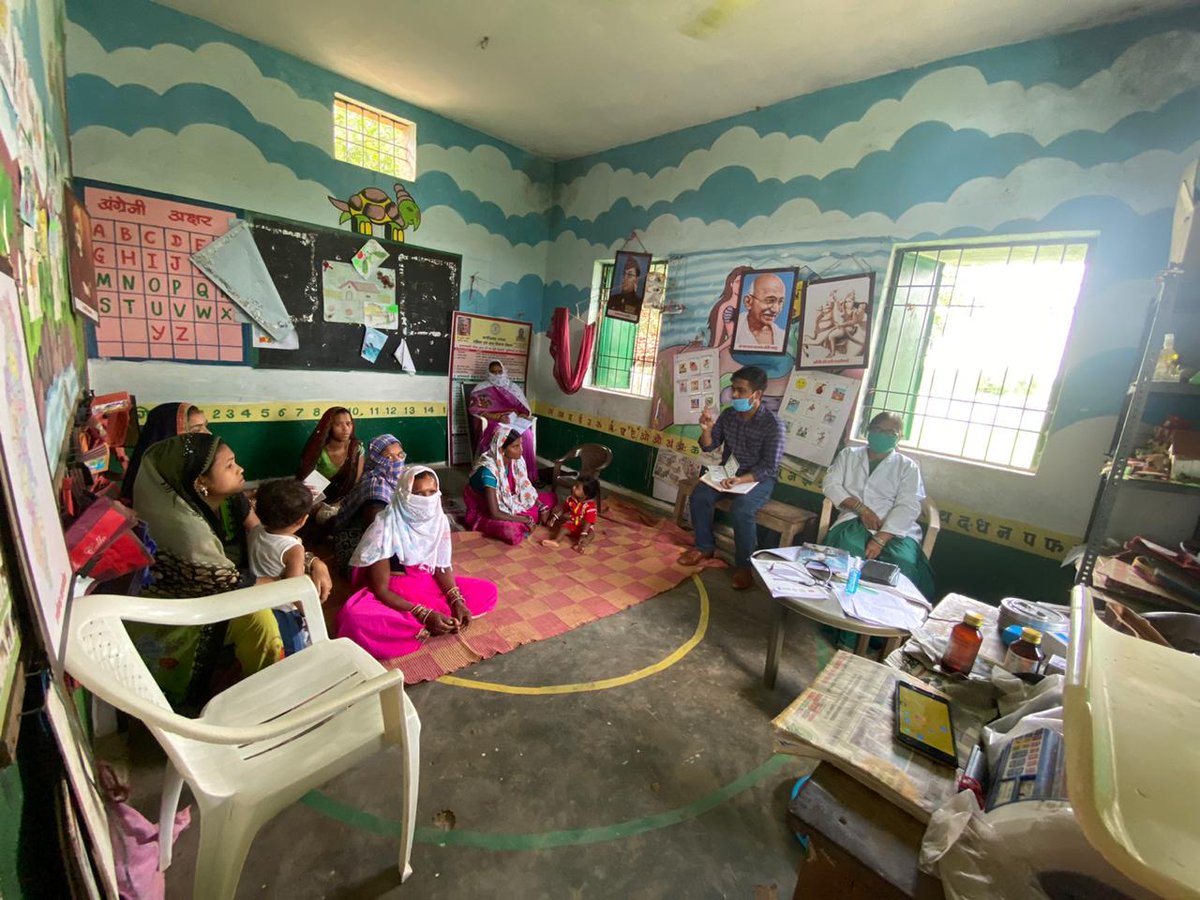 SPreraks's tweet photo. Snapshots: #Immunisation session and Shishu Sanrakshan Maah (SSM) at AWCs in Rajnandgaon Dist., Chhattisgarh. Health workers &amp; SBP also interacted with lactating &amp; #pregnant mothers to understand their diet habits regarding food diversity, quantity &amp; frequency. https://t.co/VmA7wME5IR
