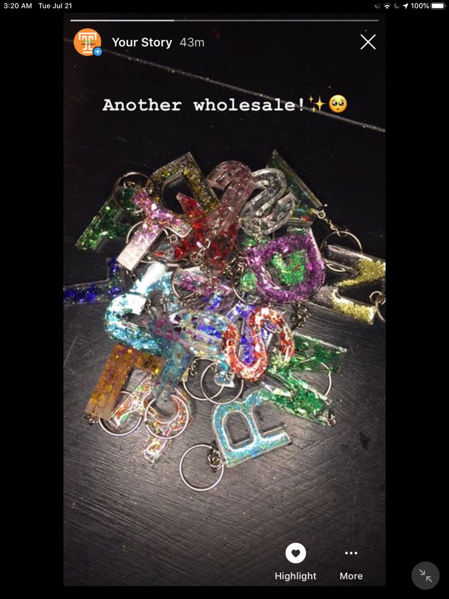 serendipitbeaut's tweet photo. Second letter WHOLESALE ! I’m growing! Slowly but surely! Follow me on IG: @ T.tinggz #SmallBusiness #teenbuisness #keychains #lipglossbusiness #lipglos #letterkeychains https://t.co/QTCiWYjVtE
