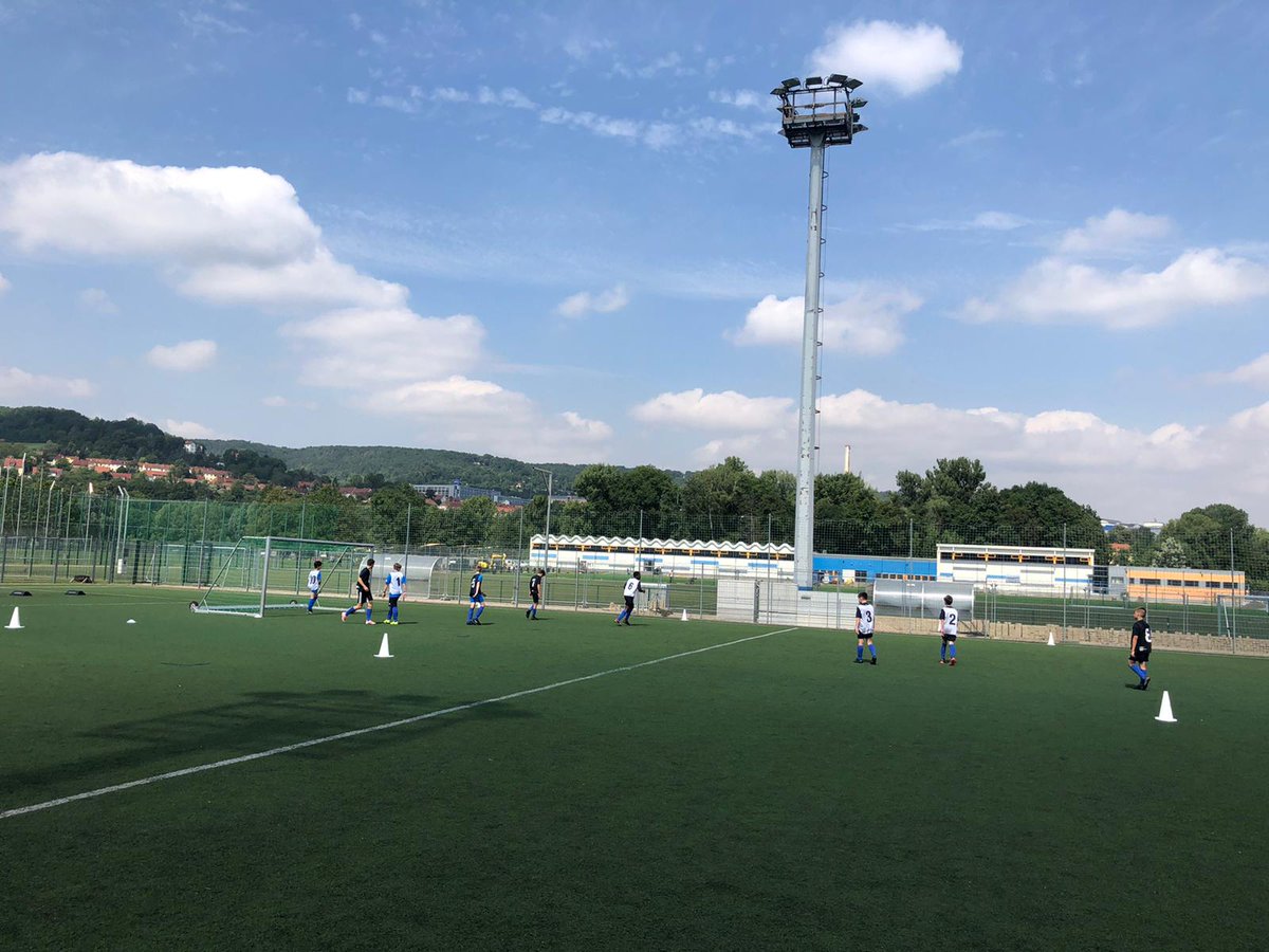 kickid_official's tweet photo. Ein intensiver Tracking-Tag bei der @fccarlzeissjena Fußballschule geht zu Ende. Von ingesamt 70 Spielerinnen und Spieler haben wie im 5v5 die #Positionsdaten erfasst. Nächster Schritt: Analyse der #Performance und Ausgabe des individuellen Scores. #tracking #visible #scorecard https://t.co/JkZyG5aIc3
