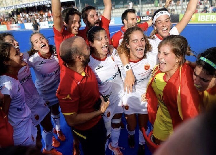 Sub21femHockey's tweet photo. Hoy hace un año, por primera vez en la historia, ganábamos el EuroHockey Junior. 🥇🏆
Gracias a todos los que nos ayudasteis a lograr nuestro sueño!
España 1 (4) - Países Bajos 1 (3)
NEXT STOP: Copa del Mundo 2021
#EHJC2019 #AquíyAhora #1yearago https://t.co/pXNkan8ANT