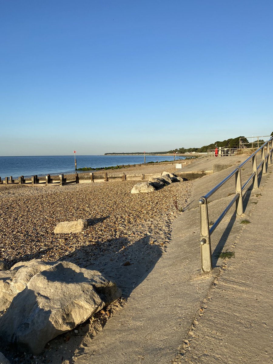 amey2322's tweet image. My beautiful morning walk earlier today. Sometimes is worth being out of the house at 6am. #emptybeach #thinkingtime