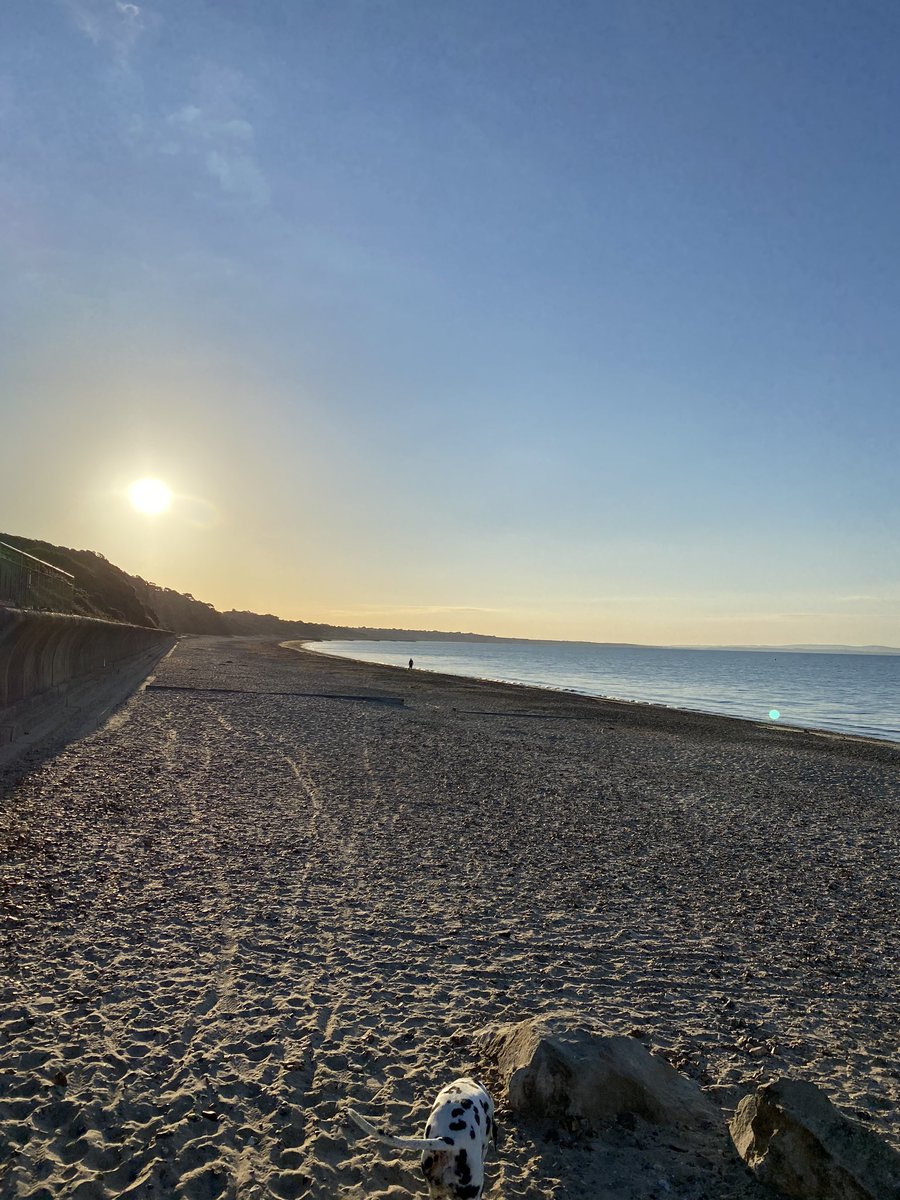 amey2322's tweet image. My beautiful morning walk earlier today. Sometimes is worth being out of the house at 6am. #emptybeach #thinkingtime