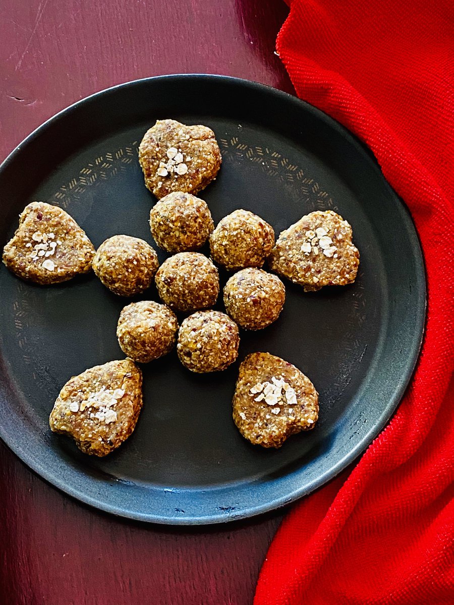 anuappetizingr1's tweet photo. Recharge your day with these hearty homemade granola hearts/balls
Full Recipe:
https://t.co/T5Aw79v8c1

#energy #energybars #FitnessMotivation #healthybars #fitfam #FitnessGoals #sugarfree #natural #granola https://t.co/iriGa0AOqo