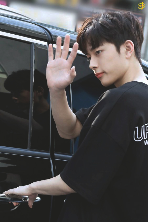 LinHoAesthetic's tweet photo. goodbye 🖤🖤

#라이관린 #유선호 #laikuanlin #yooseonho #linho #หลินโฮ https://t.co/PLm4tczpb0