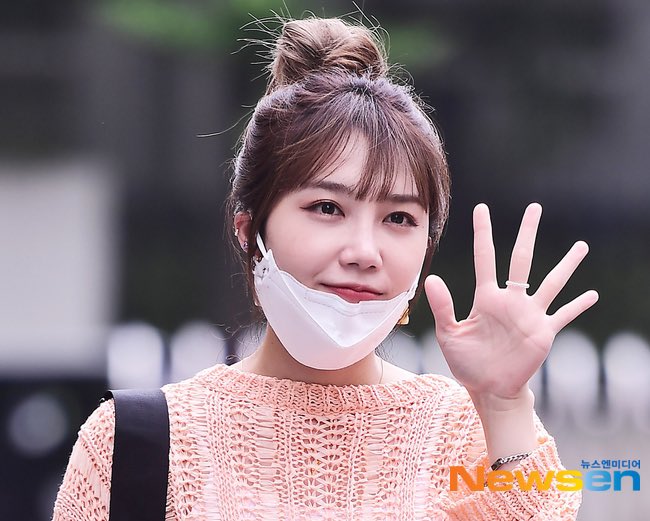 meungupdates's tweet photo. 200721 Eunji on her way to Sketchbook

🐶🐶🐶🐶

#정은지 https://t.co/Dwzq7xFPqH