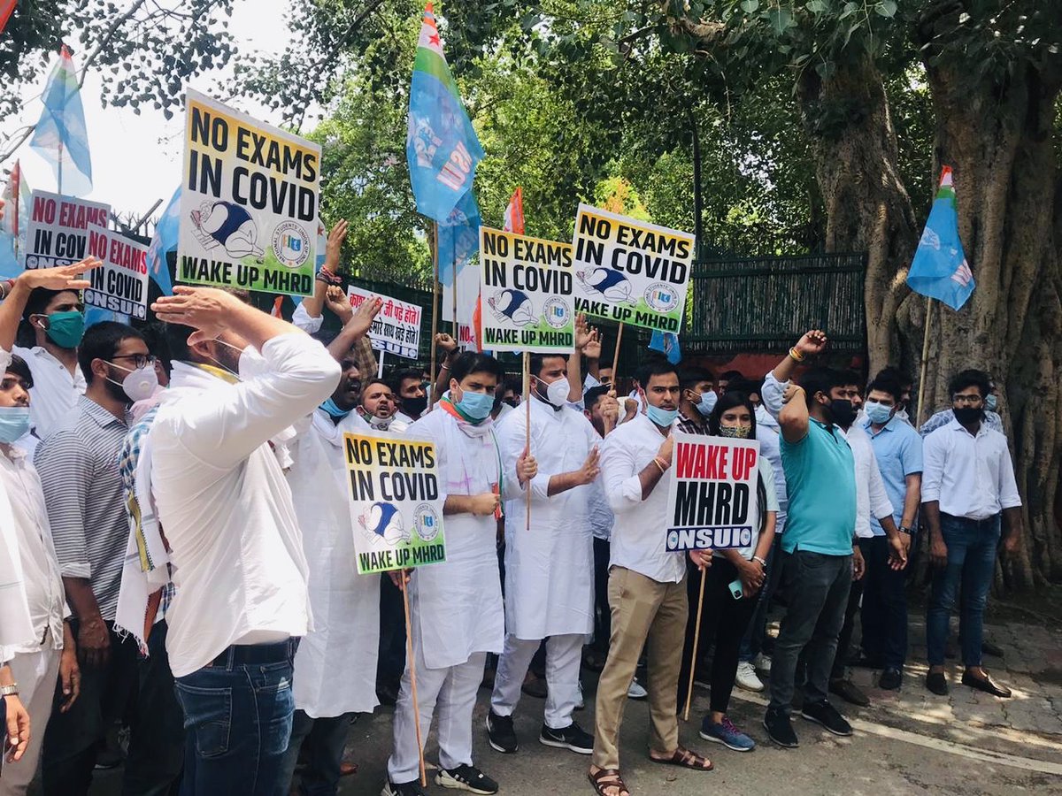 varunchoudhary2's tweet photo. Today we protested in front of MHRD  for cancellation of all the exams and promotion of students. With increasing numeber of cases, even the students’ lives are at risk. In such a situation.#WakeUpMHRD @guptar @Neerajkundan https://t.co/VmhtMeJSZ2