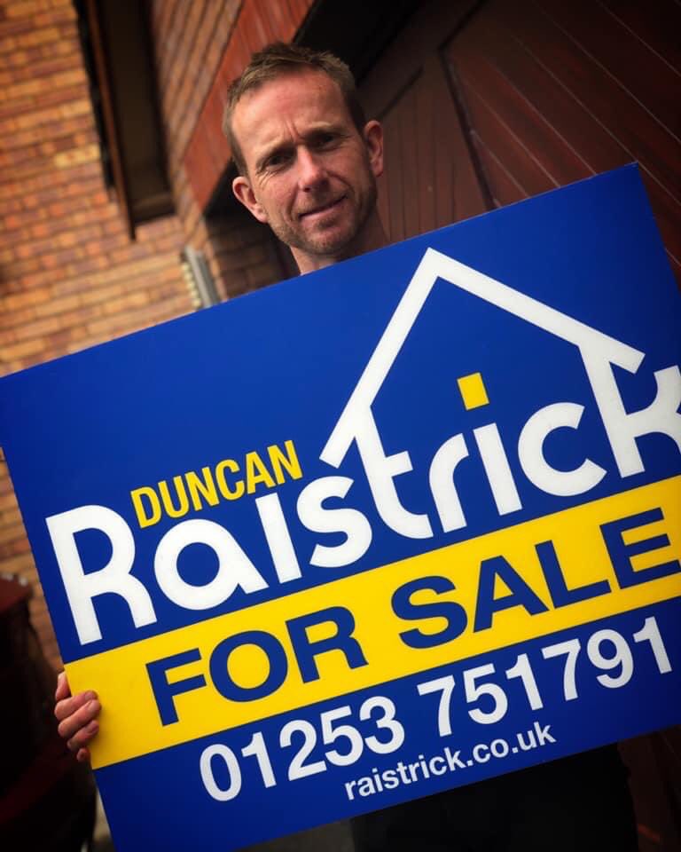 AgentsDuncan's tweet photo. Our Board Our Colours ๐ท๐ถ
We want to sell your home ๐
#duncanraistrickestateagents #forsaleboard #estateagents #property #valuers #free #valuations #listings #noupfrontfees #selling #home #house #newhome #buyers #firsttimebuyers #ifanyonecanduncancan
https://t.co/L9ZuGPQuyP https://t.co/qpXhpw9UjN