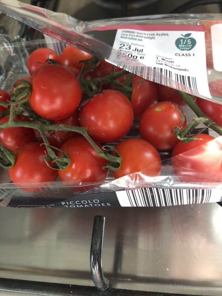 RobbieEdwards7's tweet image. Nice one @AldiUK for the mouldy tomatoes
