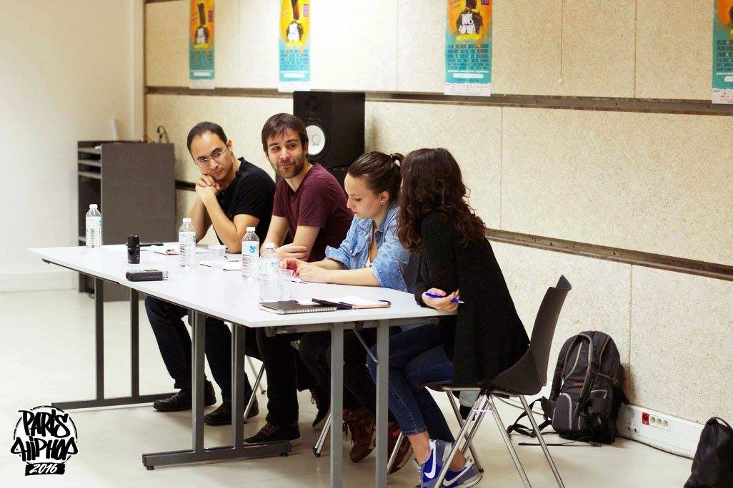 Début de notre collaboration en 2016 où j’animai la table-ronde « Hip-hop et recherches universitaires : où en est-on ? » avec <a href="/manue_ka/">Manue K</a> <a href="/surunsonrap/">Surunsonrap</a> et <a href="/SeverinGuillard/">Séverin Guillard</a> pour le festival <a href="/ParisHipHop/">Paris Hip Hop Festival</a> : youtu.be/Jsahwr_Sxe4