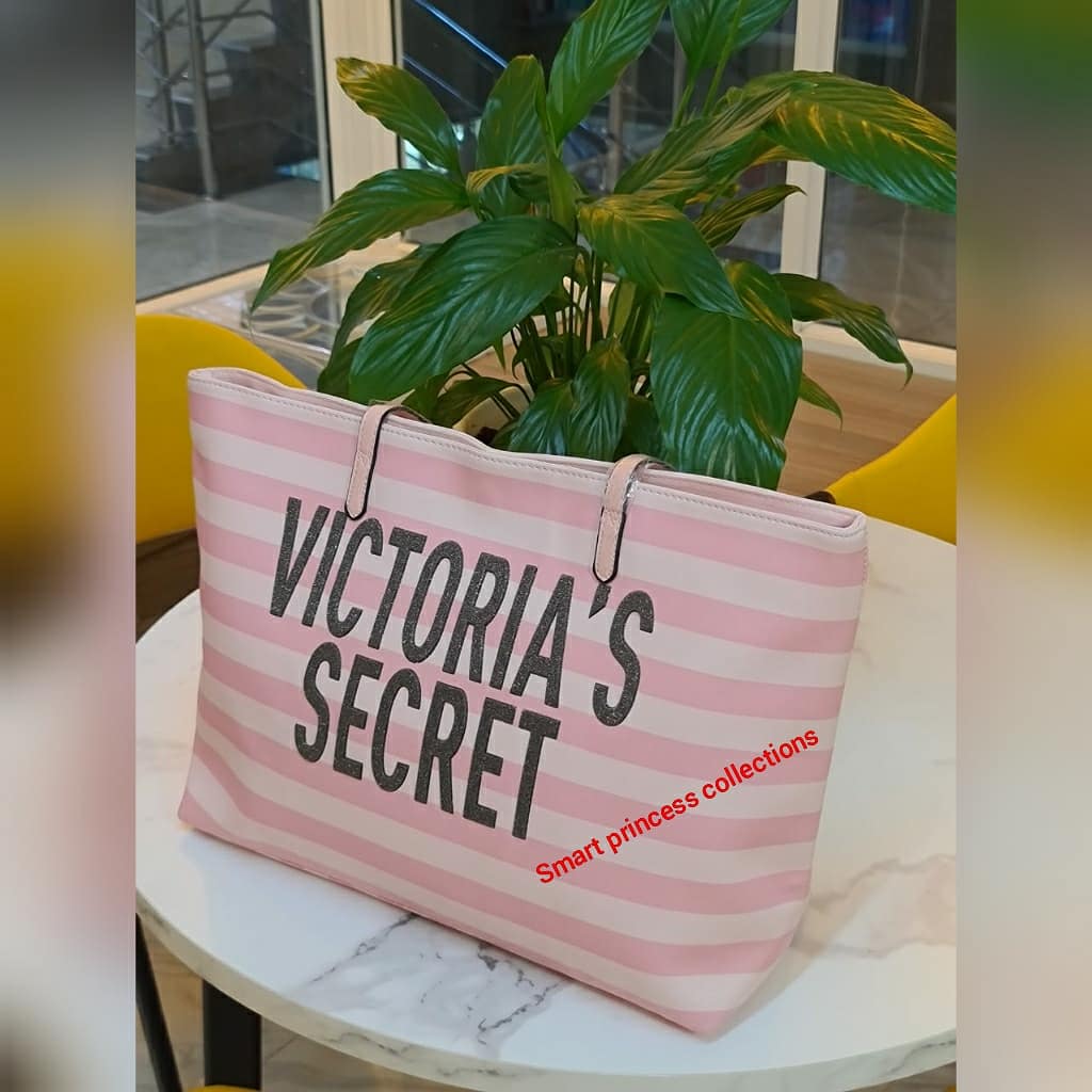 SmartPrincess18's tweet photo. 💥 Victoria secret tote 🔥
💥ksh 2,500
💥📞0713830861
💥Free delivery within Nairobi CBD
💥We deliver country wide 🇰🇪
#fashionablebags #totebags #fancybags #handbagsforsale #nairobifashion #nairobikenya  #victoriassecret #classybag  #smartprincess #QualityProducts #qualitybags https://t.co/zGKSnO7v7E