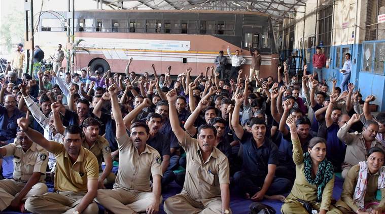 gsrtc2020's tweet photo. We want justice,
No justice
No place 
#1900GradePay_GSRTC 
@rcfalduofficial @Nitinbhai_Patel @vijayrupanibjp @DDNewsGujarati @brijdoshi @drmanishdoshi @VtvGujarati @Zee24Kalak @dave_janak @tv9gujarati @CRPaatil @devanshijoshi71 @BansiRajput111 @sandeshnews @Divya_Bhaskar @aajtak https://t.co/ECwj2vALAZ