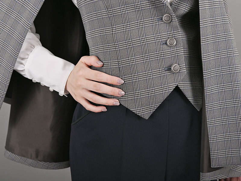 スタイリッシュベスト / チェック」 ホルターネックでバックスタイル