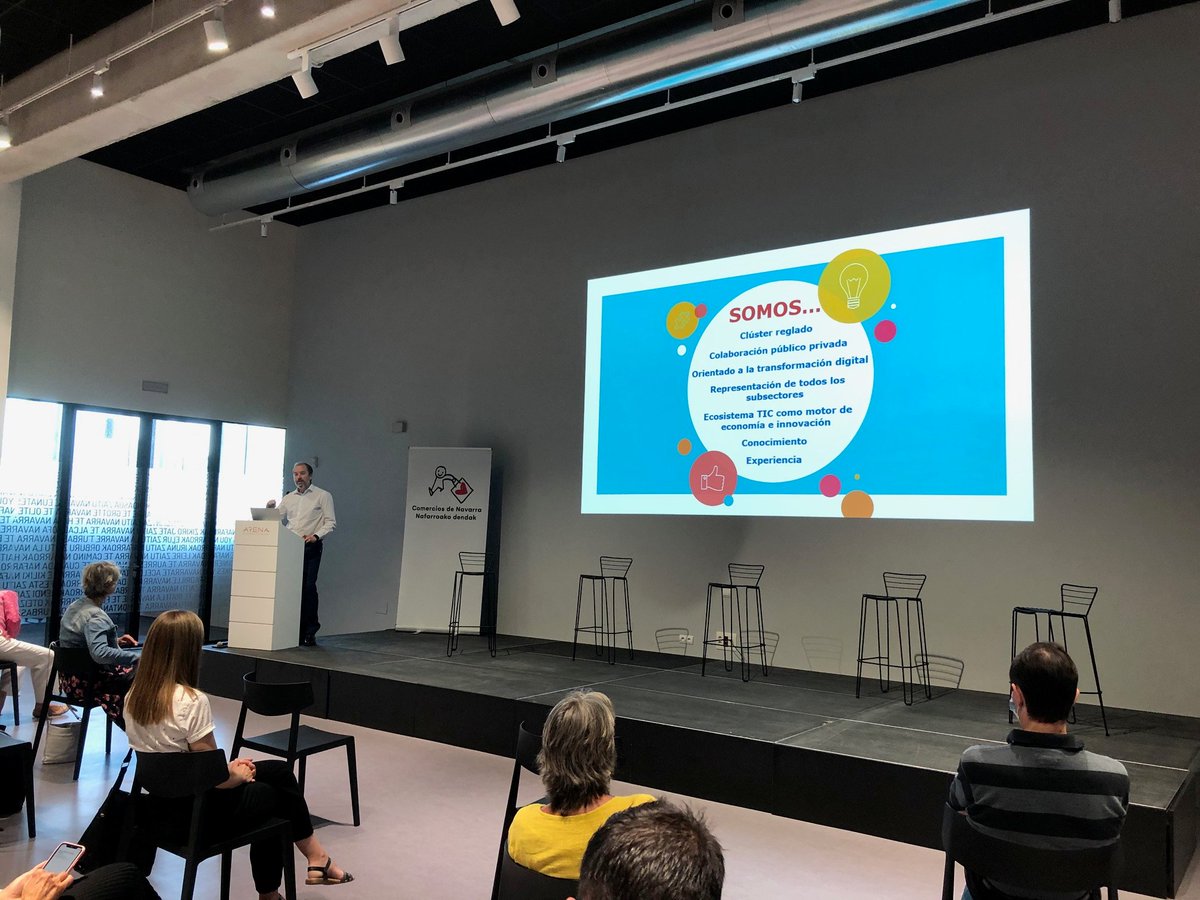 Atana_TIC's tweet image. Iñaki Pinillos, Director Gerente de @NASERTIC presenta la Guía Rápida para la #TransformaciónDigital del comercio, hablando de los casos de éxito de empresas que ya han dado el paso.

@irisdihnavarra @gob_na