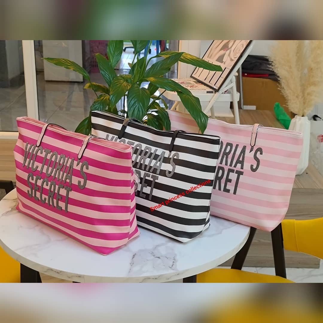 SmartPrincess18's tweet photo. 💥 Victoria secret tote 🔥
💥ksh 2,500
💥📞0713830861
💥Free delivery within Nairobi CBD
💥We deliver country wide 🇰🇪
#fashionablebags #totebags #fancybags #handbagsforsale #nairobifashion #nairobikenya  #victoriassecret #classybag  #smartprincess #QualityProducts #qualitybags https://t.co/zGKSnO7v7E